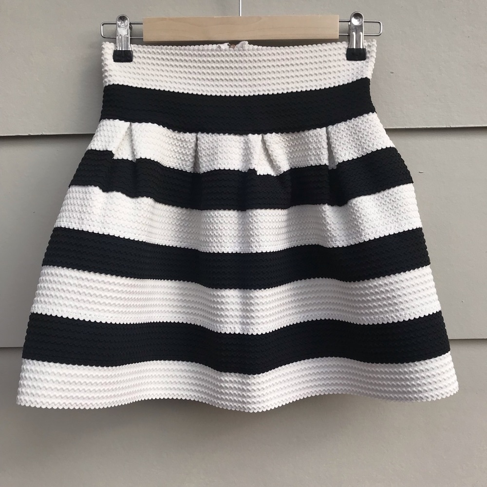 Size Large Women’s Skirt